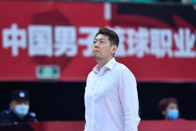 美女警花被强糟蹋三级无减